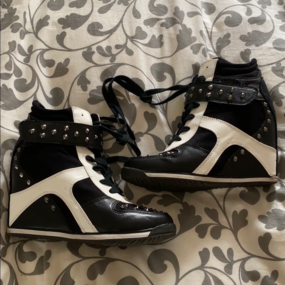 Sneaker wedges